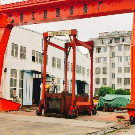 集裝箱跨運車的結構及其廣泛應用